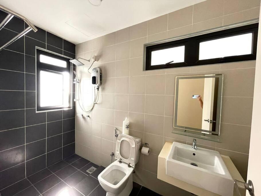 Meridin Medini By Wp Homestay Nusajaya  Eksteriør bilde
