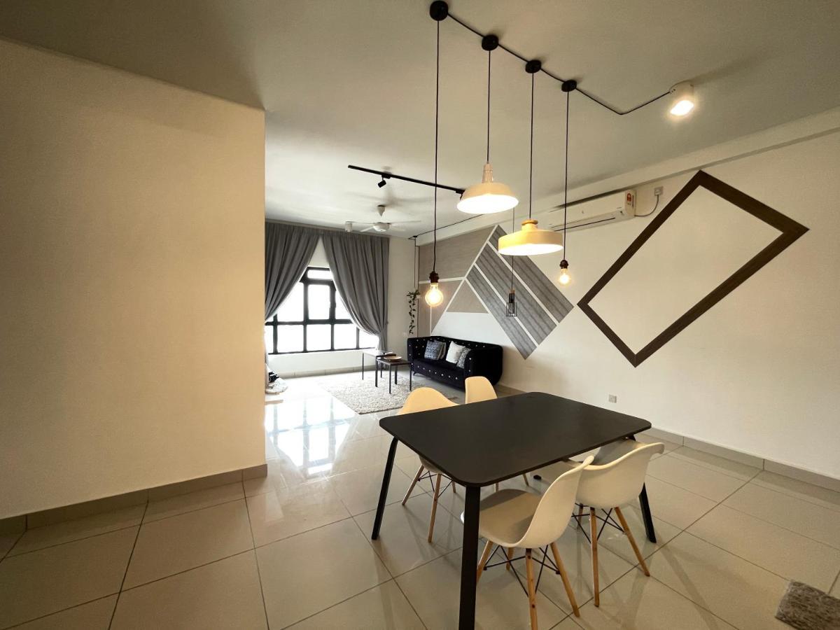 Meridin Medini By Wp Homestay Nusajaya  Eksteriør bilde