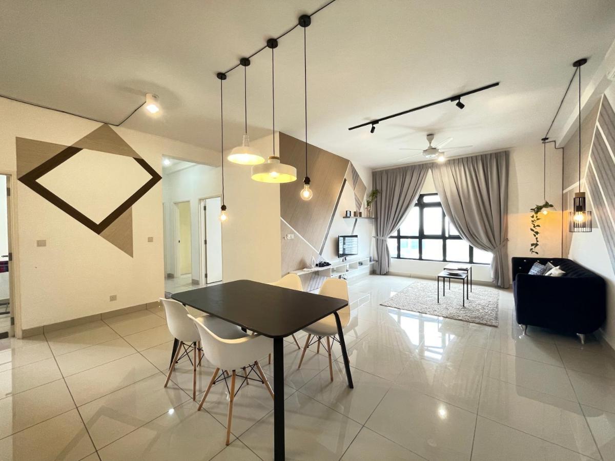 Meridin Medini By Wp Homestay Nusajaya  Eksteriør bilde